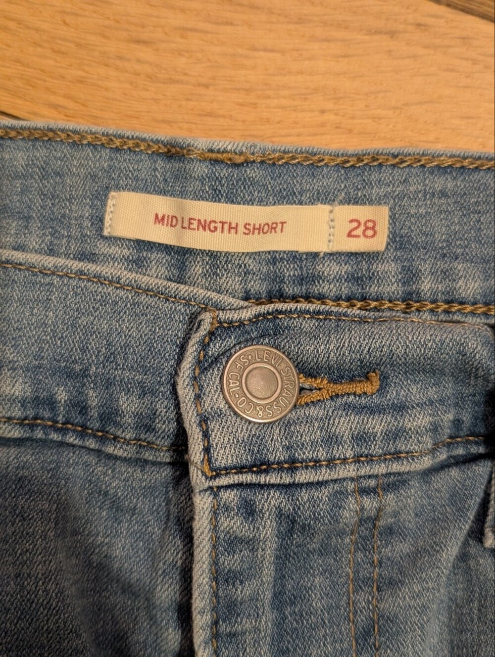 Levis - Picture 3 of 5